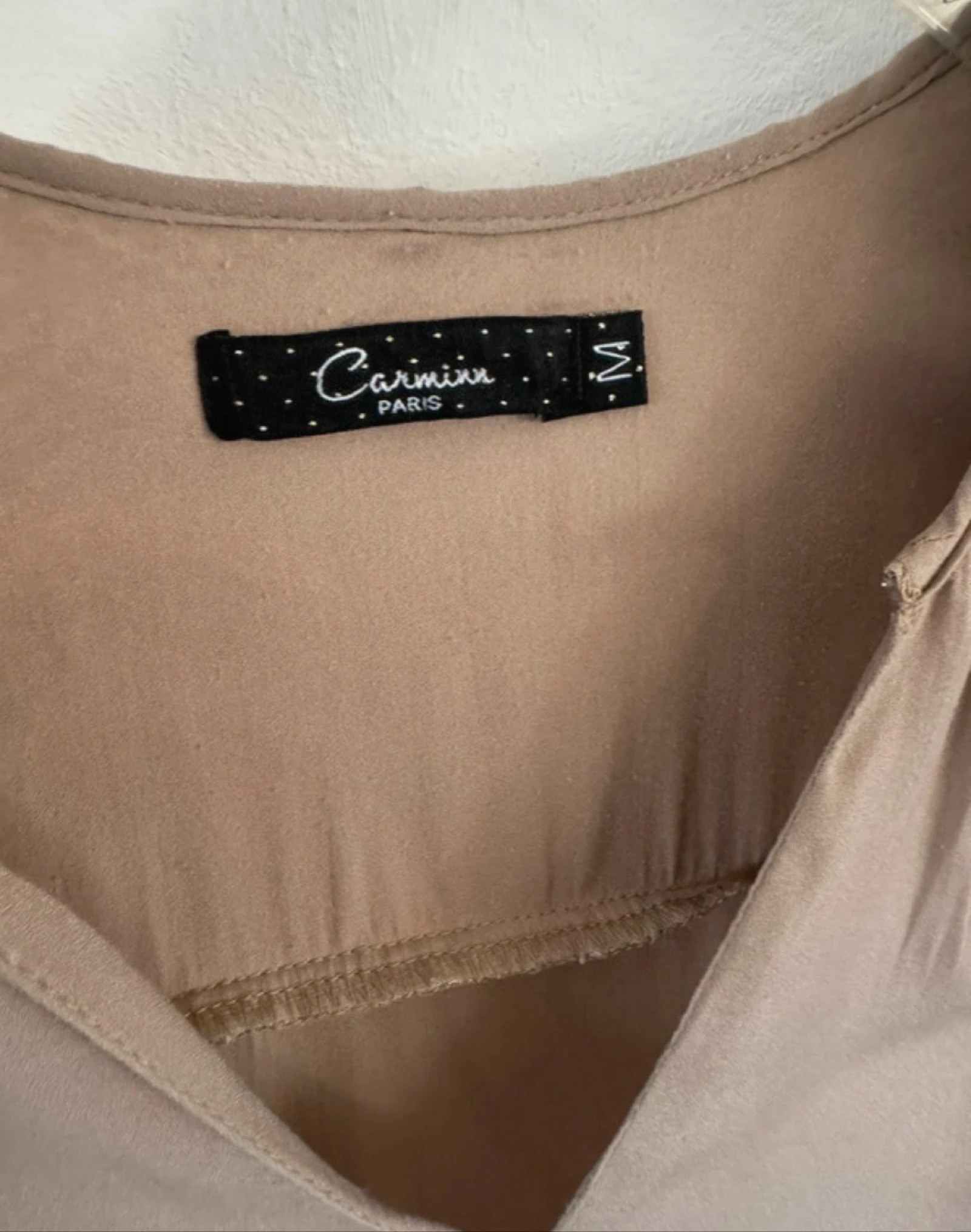 Blusa Carmin Paris color taupe con lentejuelas doradas talla M – photo 8
